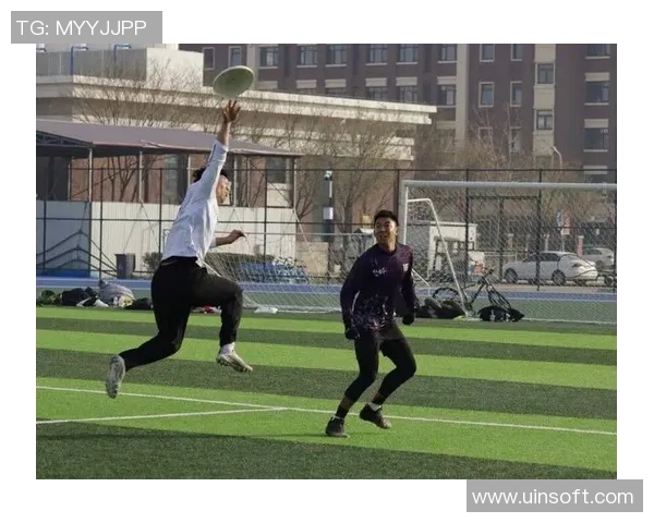 科学飞盘战术训练方法探索与实践提升团队竞技水平的有效策略 科学飞盘战术训练方法探索与实践提升团队竞技水平的有效策略