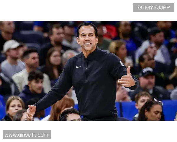 勇士与森林狼激战十二回合赛场上演精彩对决引发球迷热议