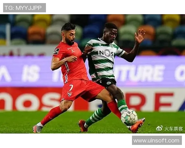 哈维西蒙斯崛起之路：从青年才俊到足球场上的新星