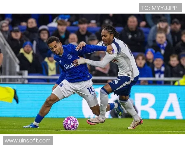 埃弗顿与热刺精彩对决回顾赛场瞬间与进球集锦全记录