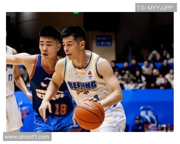 方硕的篮球之路：从青涩新星到球队核心的成长历程与奋斗故事