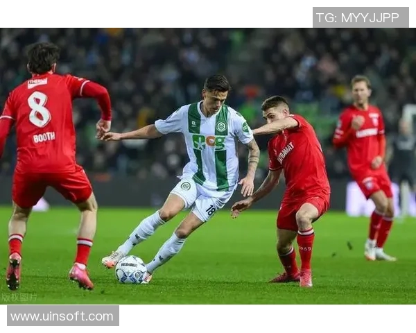 格罗宁根与精英的精彩对决揭示足球战术与团队合作的魅力