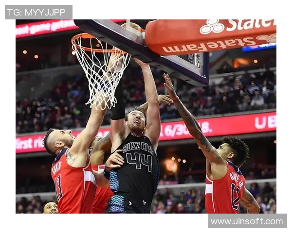 篮网与黄蜂的精彩对决回顾与分析全场亮点与球员表现一网打尽 篮网与黄蜂的精彩对决回顾与分析全场亮点与球员表现一网打尽