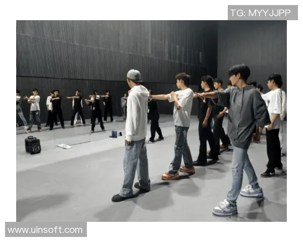 重庆街舞队的文化意识与社会影响探讨聚焦街舞的多元表达与团队精神 重庆街舞队的文化意识与社会影响探讨聚焦街舞的多元表达与团队精神